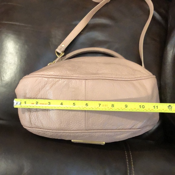MARC JACOBS Mauve Dusty Rose Tumbled Leather Adjustable Strap Shoulder Bag - Picture 15 of 17